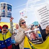 Medio millar de personas se manifiesta en Madrid en apoyo a María Corina Machado