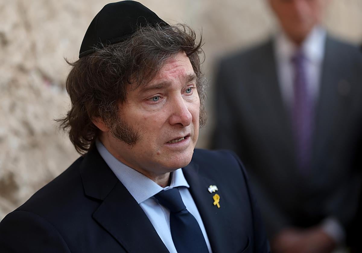 El presidente argentino Javier Milei visita el Muro Occidental, Jerusalén, Israel, este martes