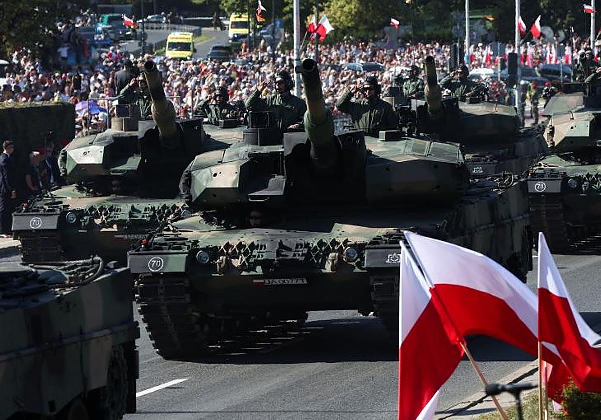 Desfile militar del día de las Fuerzas Armadas en Varsovia