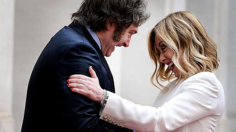 Meloni recibió a MIlei en Palazzo Chigi antes de la reunión con el Papa