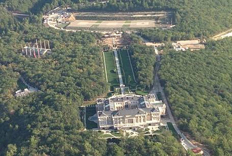 Cómo Navalni dejó al desnudo la vida de emperador de Putin