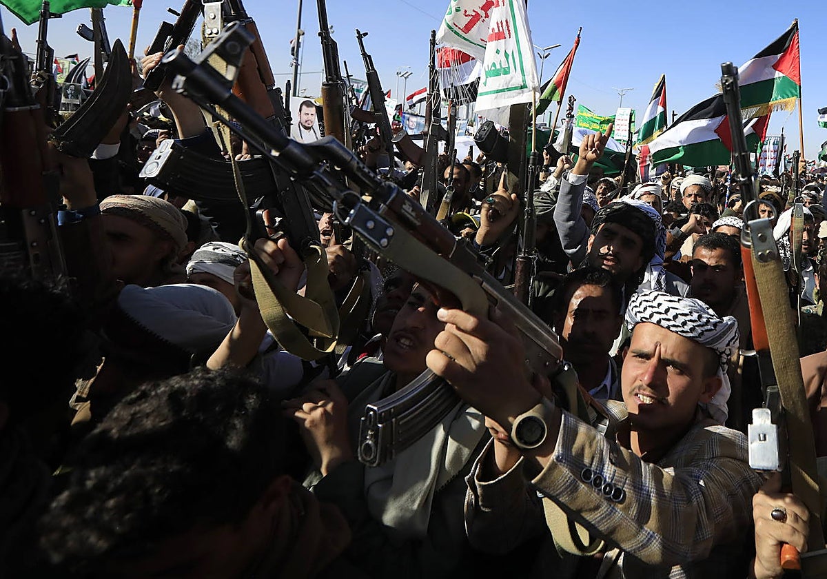 Partidarios hutíes protestan contra Estados Unidos e Israel