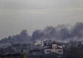 Hamás anuncia la muerte de siete rehenes en Gaza por bombardeos de Israel