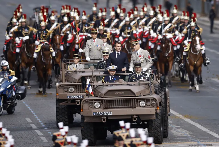 Macron durante el desfile militar anual del día de la Bastilla, en París