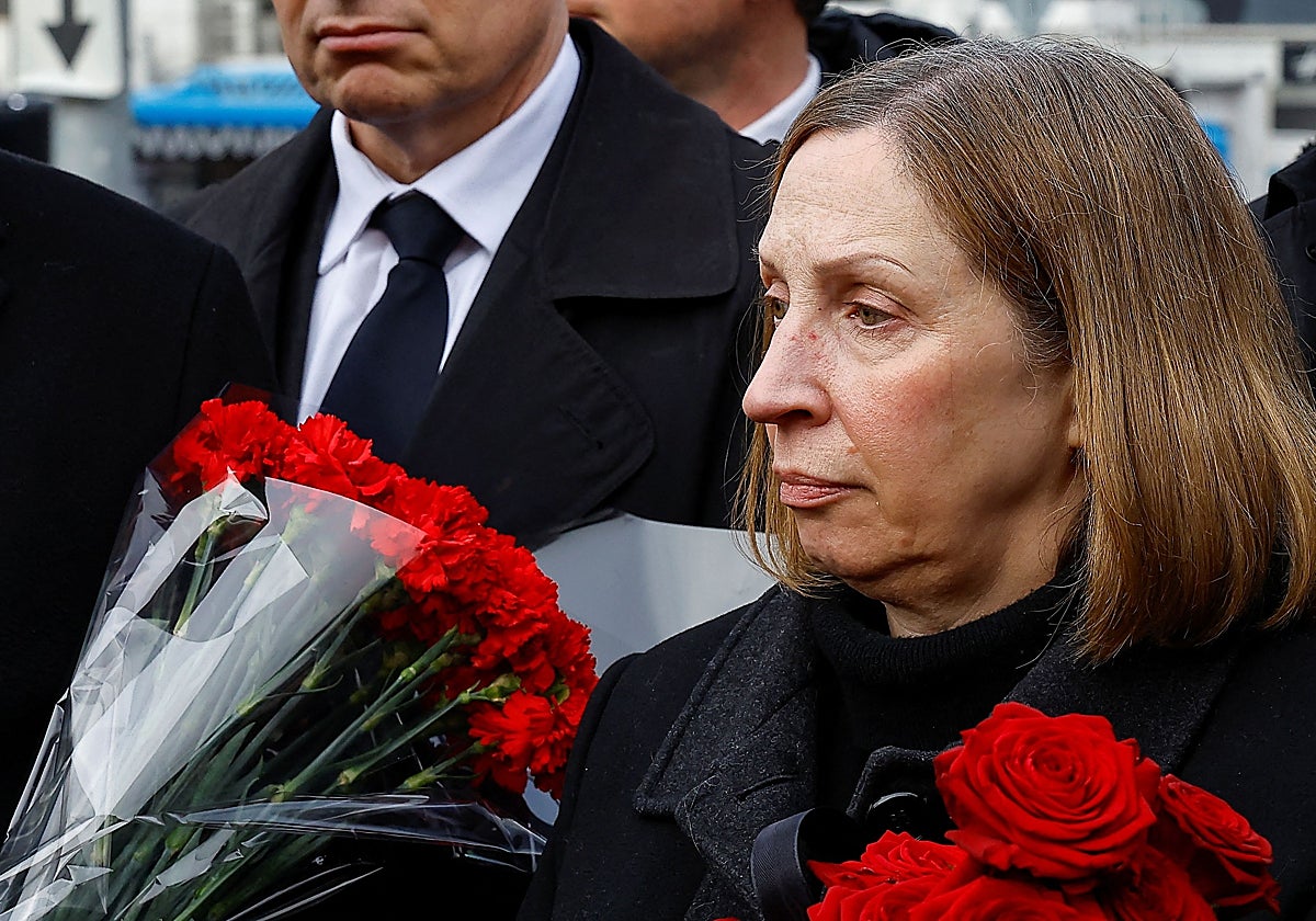 La embajadora de Estados Unidos en Rusia, Lynne Tracy, asiste al funeral de Alexéi Navalni