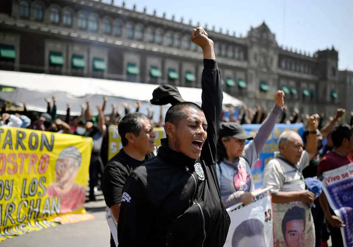 Los Familiares De Los Estudiantes De Ayotzinapa Exigen A López Obrador ...