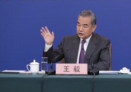 Los 'influencers' y el ministro: Wang Yi expone la política exterior de China en un simulacro de rueda de prensa