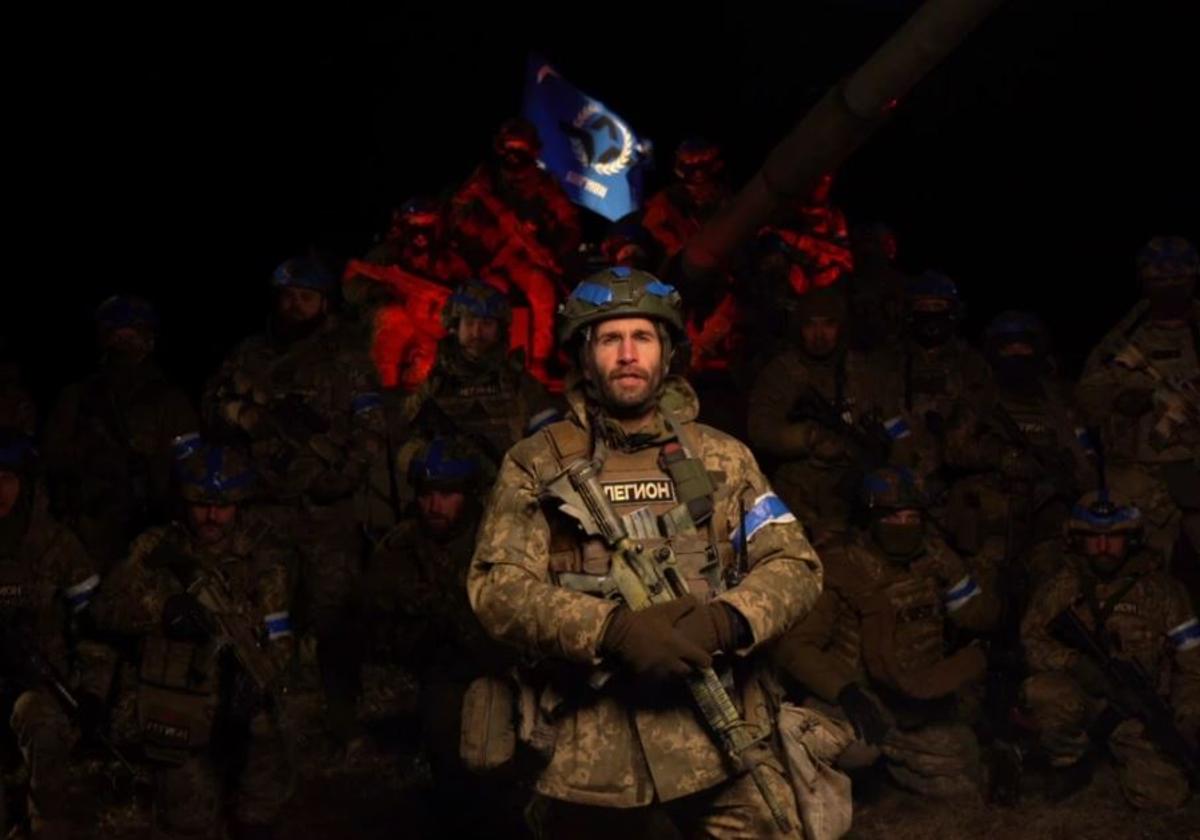 Un grupo de voluntarios rusos que luchan por Ucrania lanzan una incursión por varios pueblos de Rusia