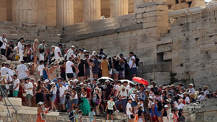El pequeño comercio sufre en lugares masificados como Filopapo, Kypseli, Psyrí y Metaxuryí
