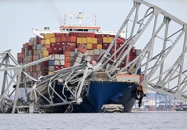 Un carguero choca con el mayor puente de Baltimore hoy: posibles muertos y última hora del rescate de las víctimas, en directo