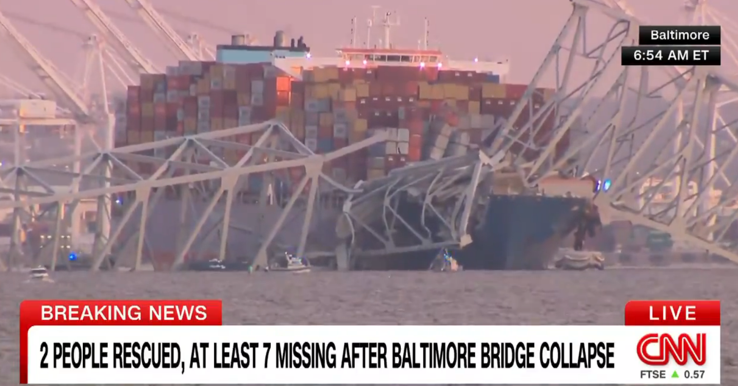 El derrumbe del puente más largo de Baltimore (Estados Unidos) tras el choque de un carguero, en imágenes