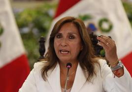 La Policía allana la vivienda de la presidenta de Perú, Dina Boluarte, por el escándalo de los relojes Rolex