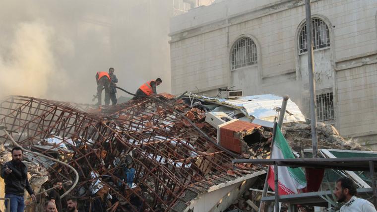 Estado en que quedó el edificio del consulado iraní en Damasco tras el ataque