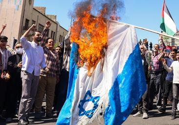Irán celebra el final del ramadán con gritos de venganza contra Israel