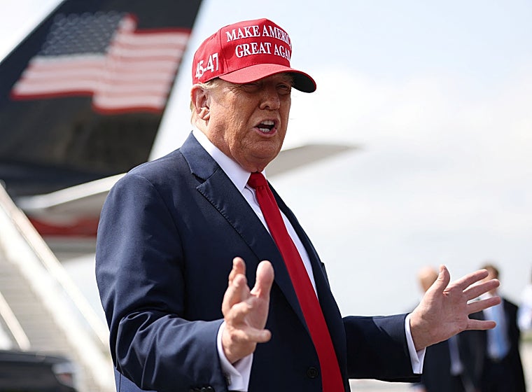 Donald Trump habla a la prensa al llegar a Atlanta, Georgia