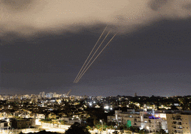 Israel y sus aliados regionales interceptan casi la totalidad de los más de 300 drones y misiles lanzados por Irán