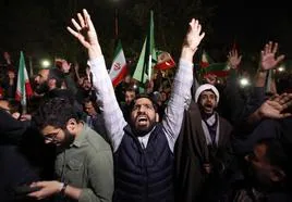 En imágenes: el pueblo iraní festeja el ataque sobre Israel