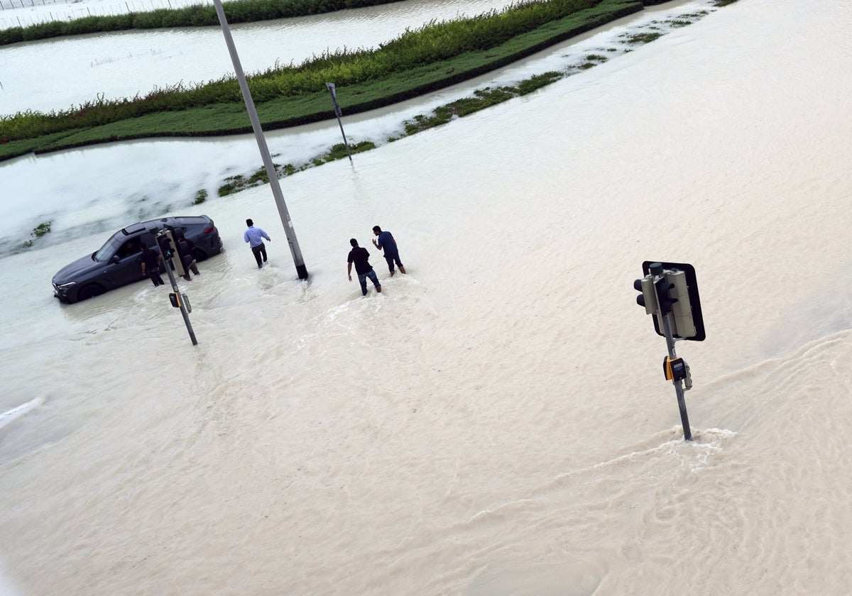 Las históricas inundaciones en Dubái, en imágenes