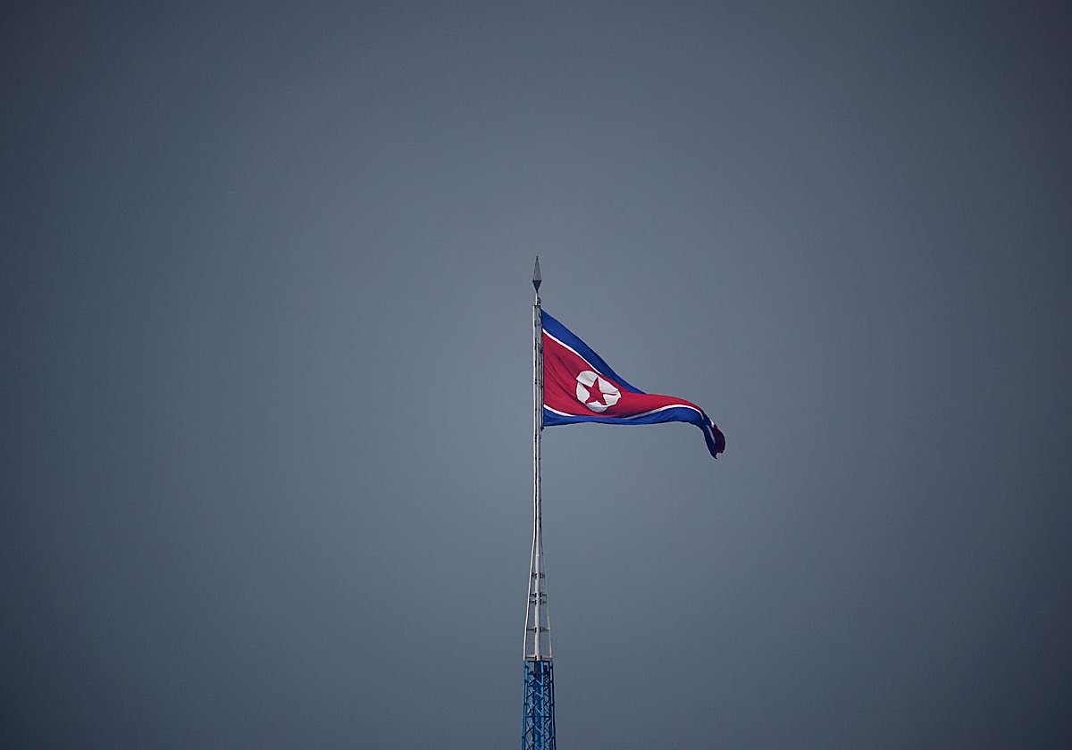 Bandera de Corea del Norte en Gijungdong
