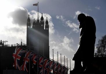 El Parlamento británico aprueba el plan del Gobierno para deportar a solicitantes de asilo a Ruanda