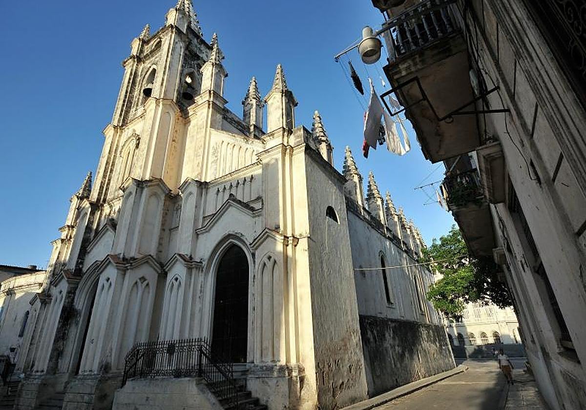 La fachada de la parroquia del Santo Ángel Custodio