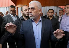El líder de Hamás Yahya Sinwar, uno de los más buscados, atiende a la prensa en 2019
