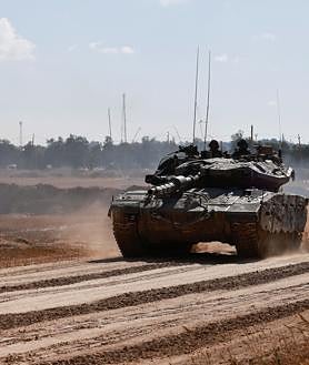 Imagen secundaria 2 - Imágegenes de la tropas israelíes que han tomado el pasdo de Rafah