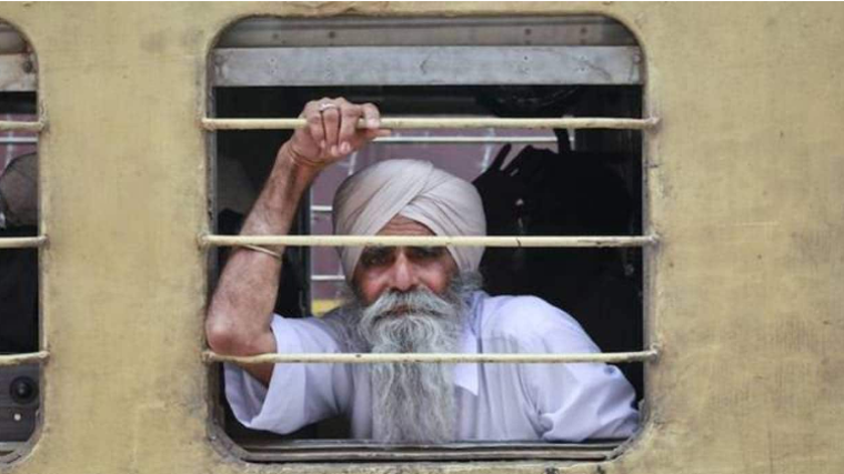 Un sij en un tren en la frontera de Pakistán