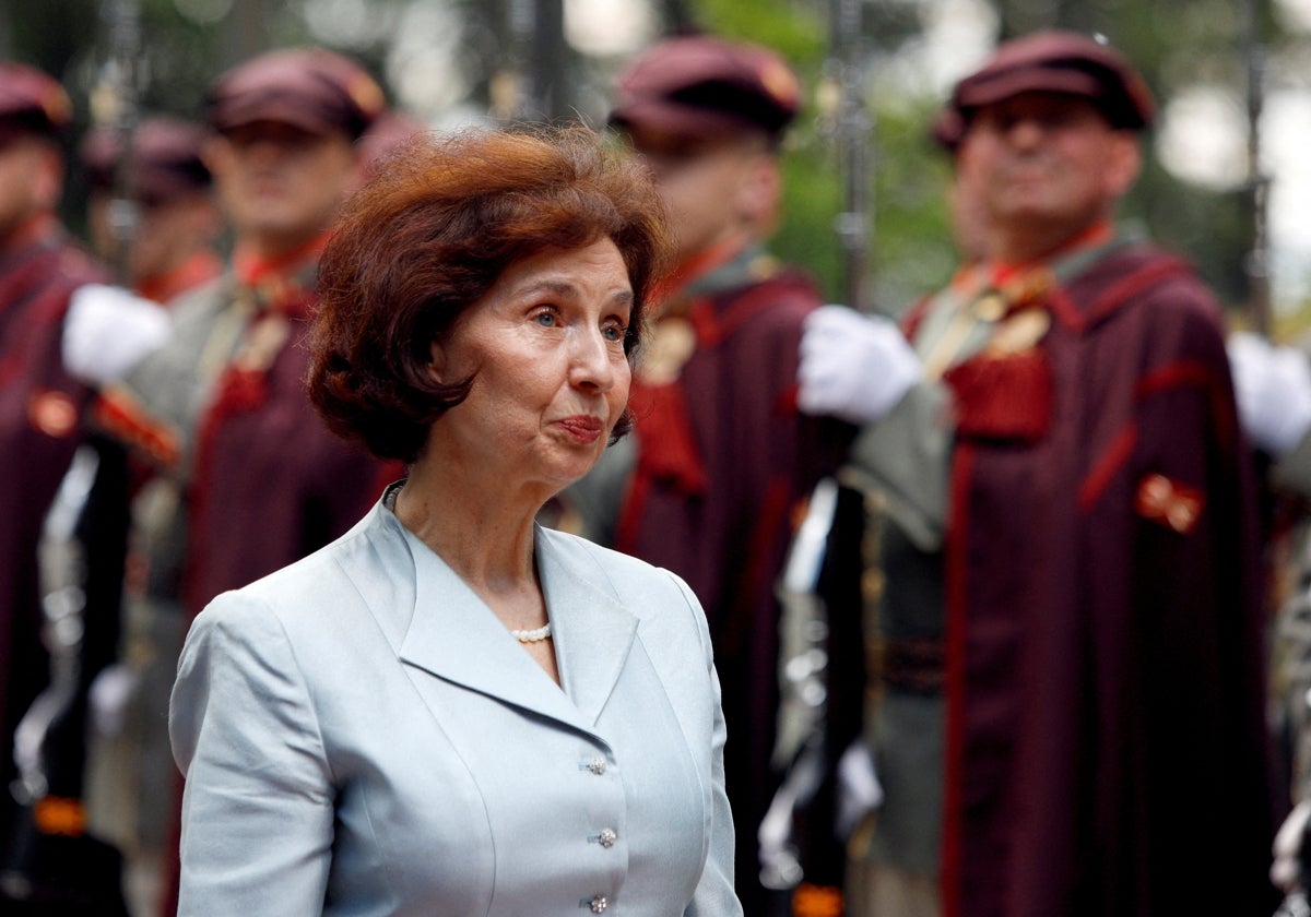 La presidenta electa de Macedonia del Norte, Gordana Siljanovska-Davkova, asiste a su ceremonia de toma de posesión en Skopje