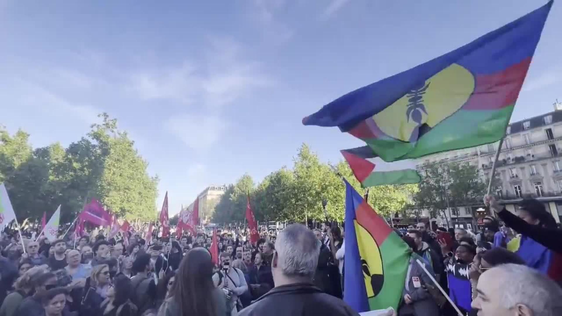 Manifestación en París tras los disturbios en Nueva Caledonia