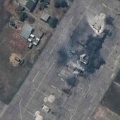 Humo y fuego salen de una refinería tras un ataque con drones en Tuapse