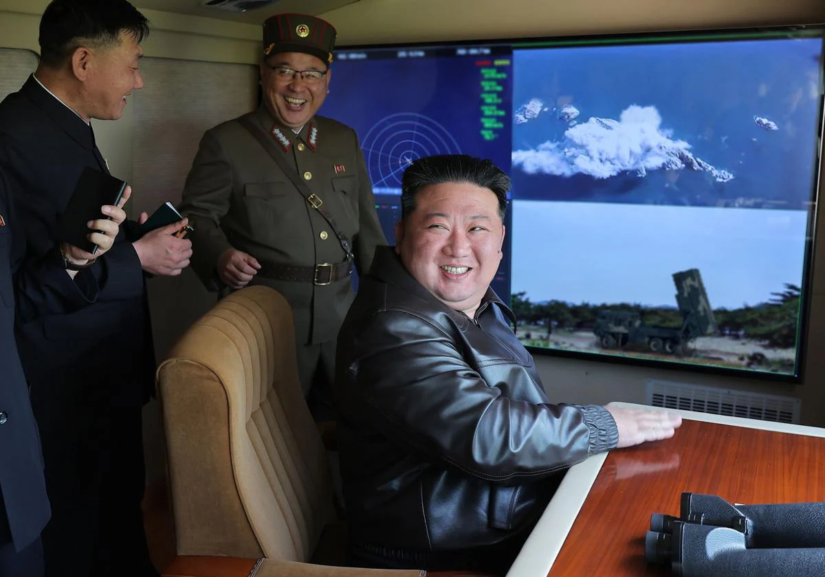 Kim Jong-Un, satisfecho tras el lanzamiento