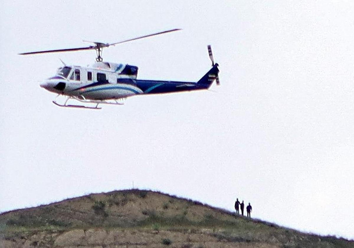 El helicóptero que transportaba al presidente iraní despegando cerca de la frontera con Azerbayán, antes de estrellarse
