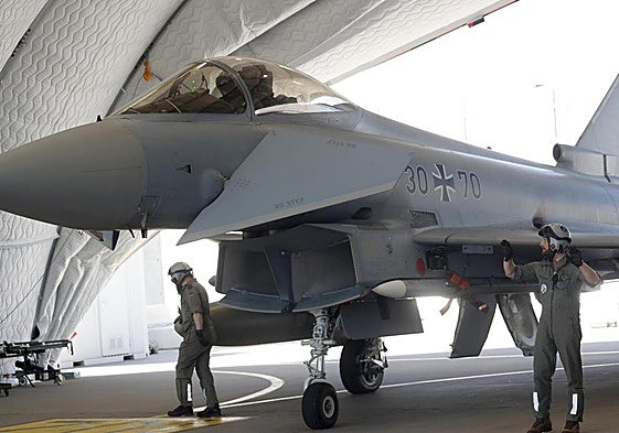 El ministro de Defensa alemán, Boris Pistorius, visita la base aérea de Lielvarde en Letonia