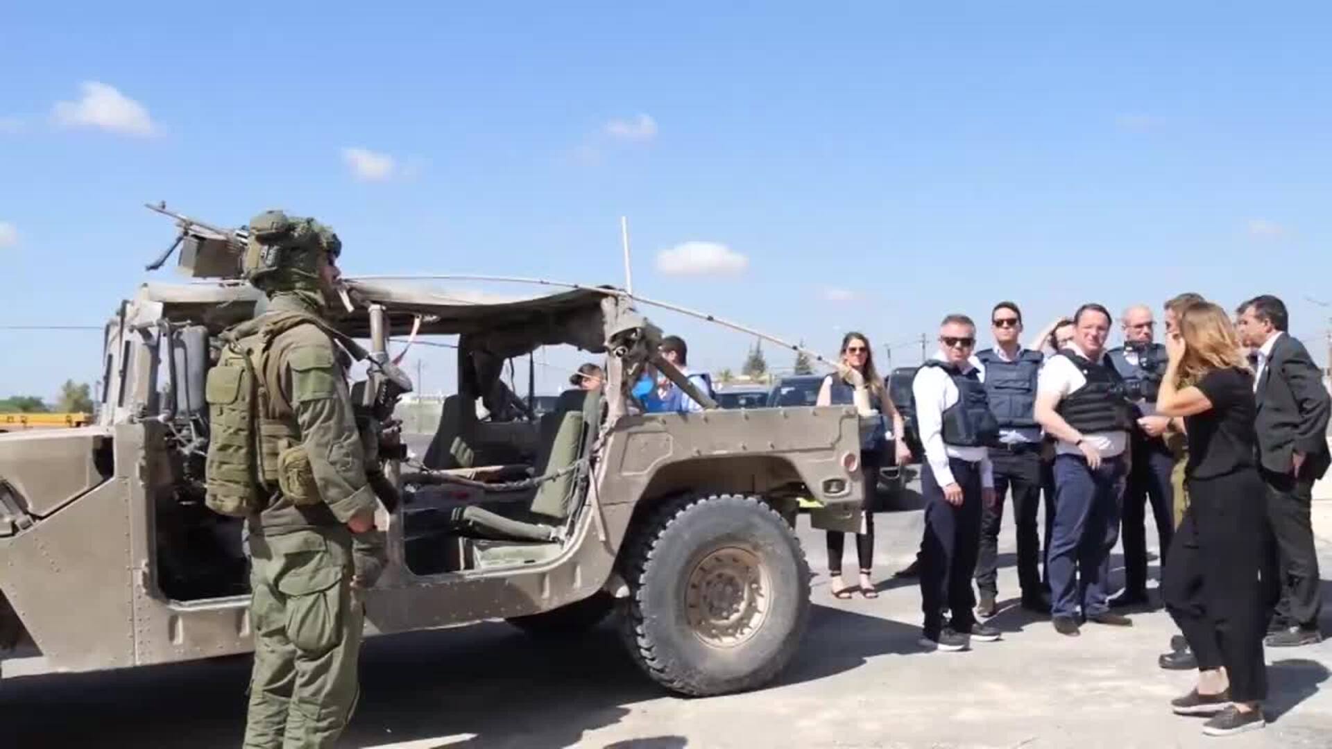 Comisario europeo Várhelyi visita el kibutz de Nir Oz y se reúne con Netanyahu