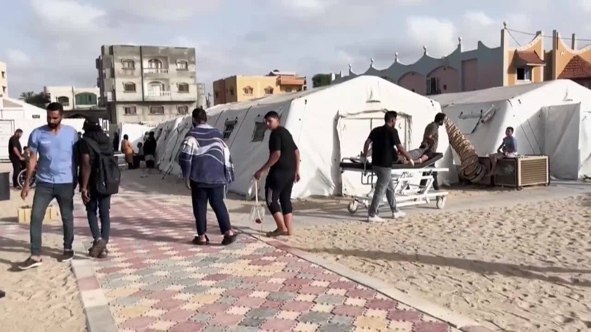 Palestinos se recuperan en un campamento de desplazados en Rafah