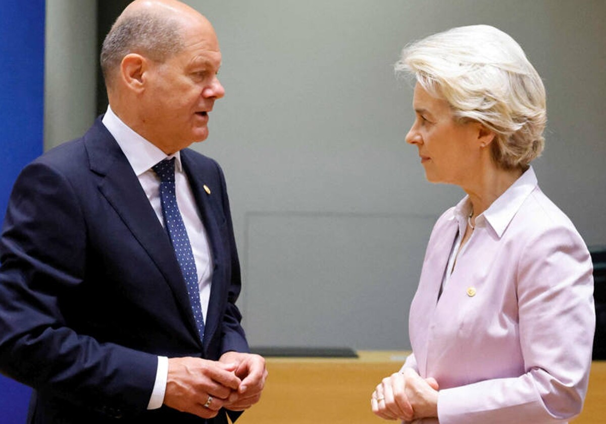 El canciller alemán, Olaf Scholz, y la presidenta del Parlamento Europeo, Ursula von der Leyen