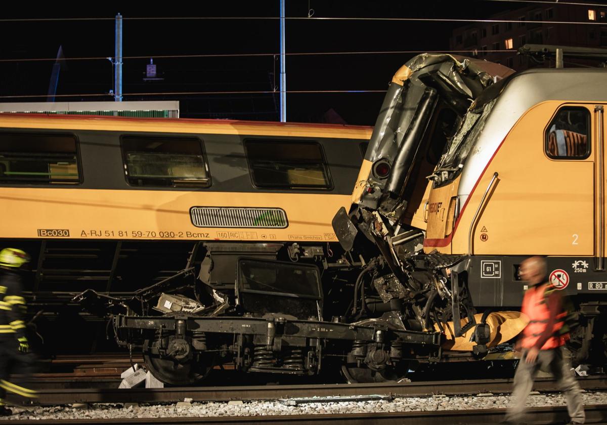 El escenario del accidente de tren en la ciudad de Pardubice, República Checa