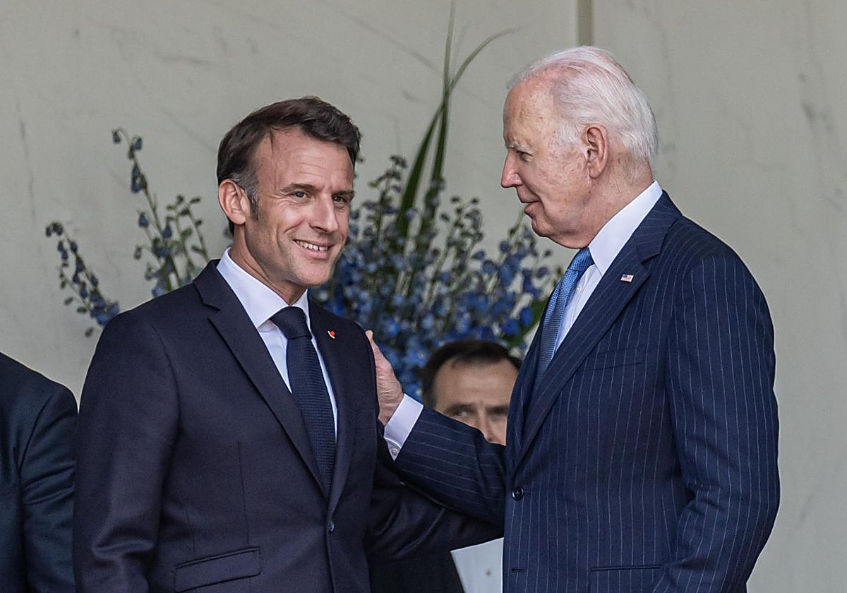 Macron y Biden después de una declaración conjunta en el Palacio del Elíseo, París