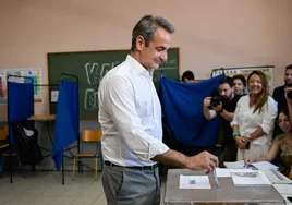 Nueva Democracia gana las europeas en Grecia, seguido por Syriza