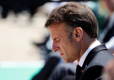 Macron asiste a una ceremonia que conmemora el 80º aniversario de la masacre de 643 personas por los nazis en Oradour-sur-Glane, Francia