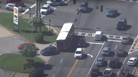 Muere una persona tiroteada durante el secuestro de un autobús con 17 personas en Atlanta (EE.UU.)