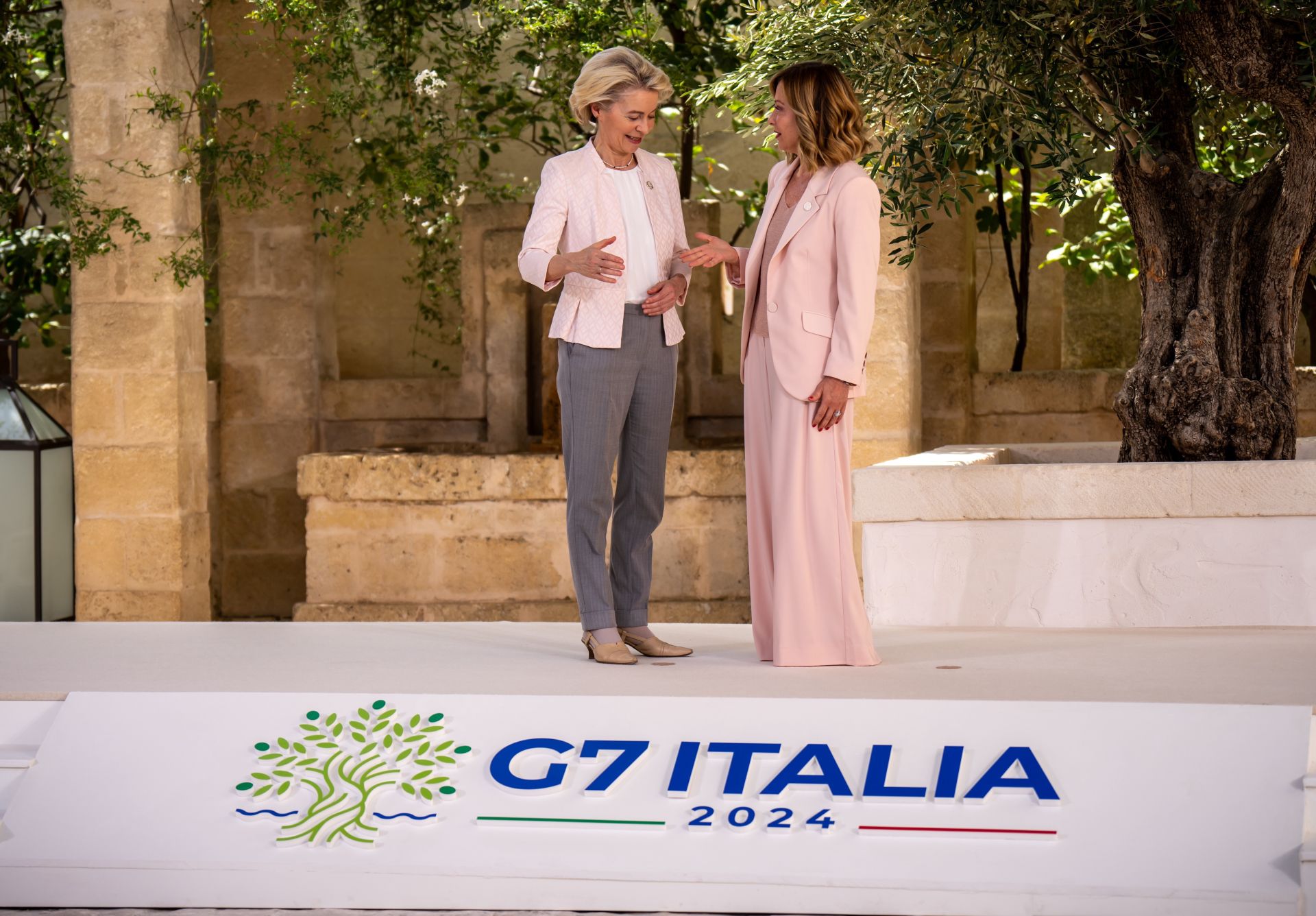 Además de Meloni, la única mujer de la cumbre fue Ursula von der Leyen, presidenta de la Comisión Europea