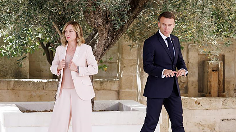 Foto de los dos líderes durante la cumbre del G-7