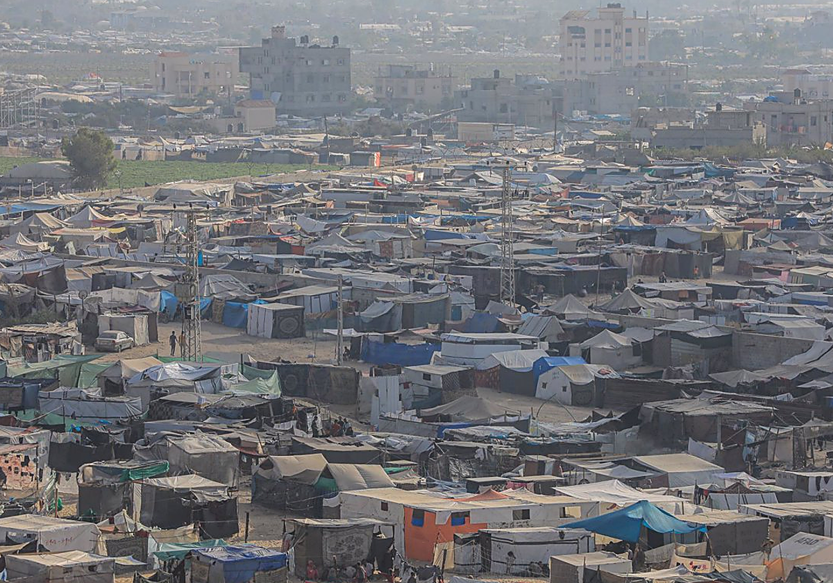 Mueren siete palestinos en bombardeos israelíes contra tiendas de campaña de una zona segura de Gaza