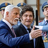 Milei cierra su gira europea: acuerdo de cooperación con República Checa y polémica por un nuevo premio