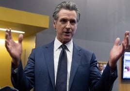 Gavin Newsom:  «El listón está tan bajo que con aparecer Biden ya ha ganado»