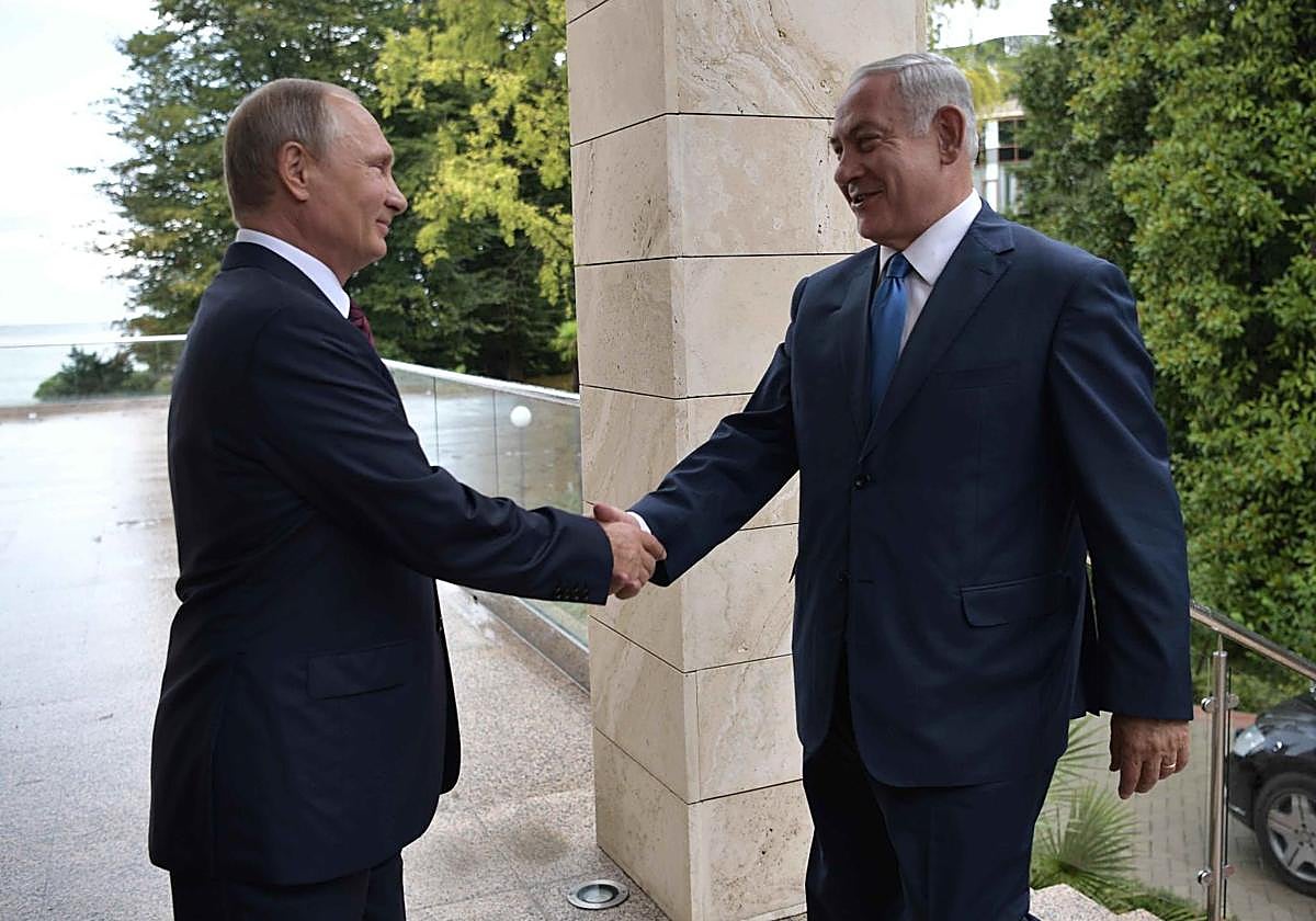 Vladimir Putin y Benjamin Netanyahu durante un encuentro de 2017 en Sochi (Rusia)