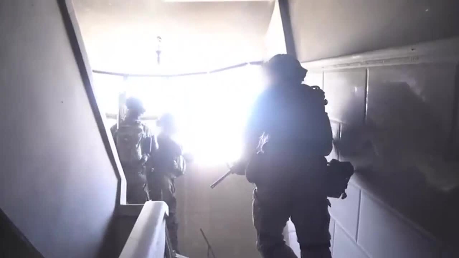 Israel bombardea Jan Yunis, al sur de Gaza, horas después de reclamar que evacuaran barrios