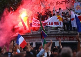 Francia entra en estado de angustia social, política y cultural